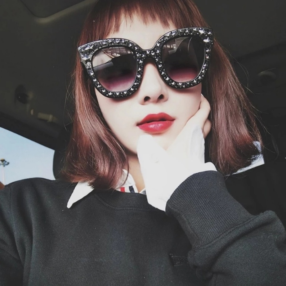 Pink oversized sunglasses with stars and crystals - Picture 7 of 8